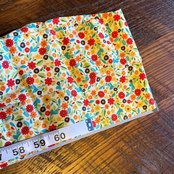 Cheerful Retro Floral Print Cotton Infinity Scarf - like NEW! - Picture 3 of 6